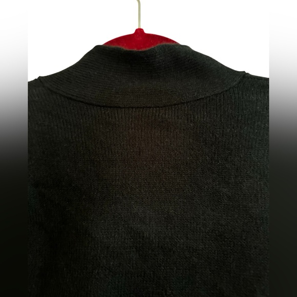 BB Dakota Black V-Neck long sleeve Sweater Small - Picture 4 of 9